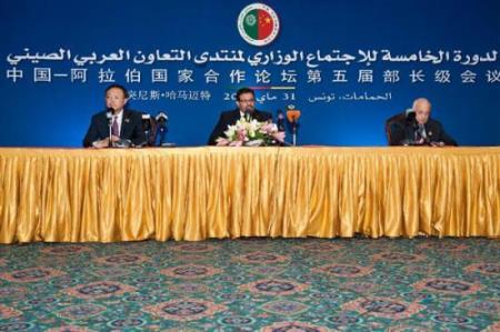 Chinese Foreign Minister Yang Jiechi (L), Tunisian Foreign Minister Rafik Abdesslem (C), and Arab League Secretary-General Nabil al-Arabi (R) attend press conference after closing ceremony of Fifth Ministerial Conference of the
China-Arab Cooperation Forum in Hammamet, Tunisia, May 31, 2012. (Xinhua/Li Muzi)